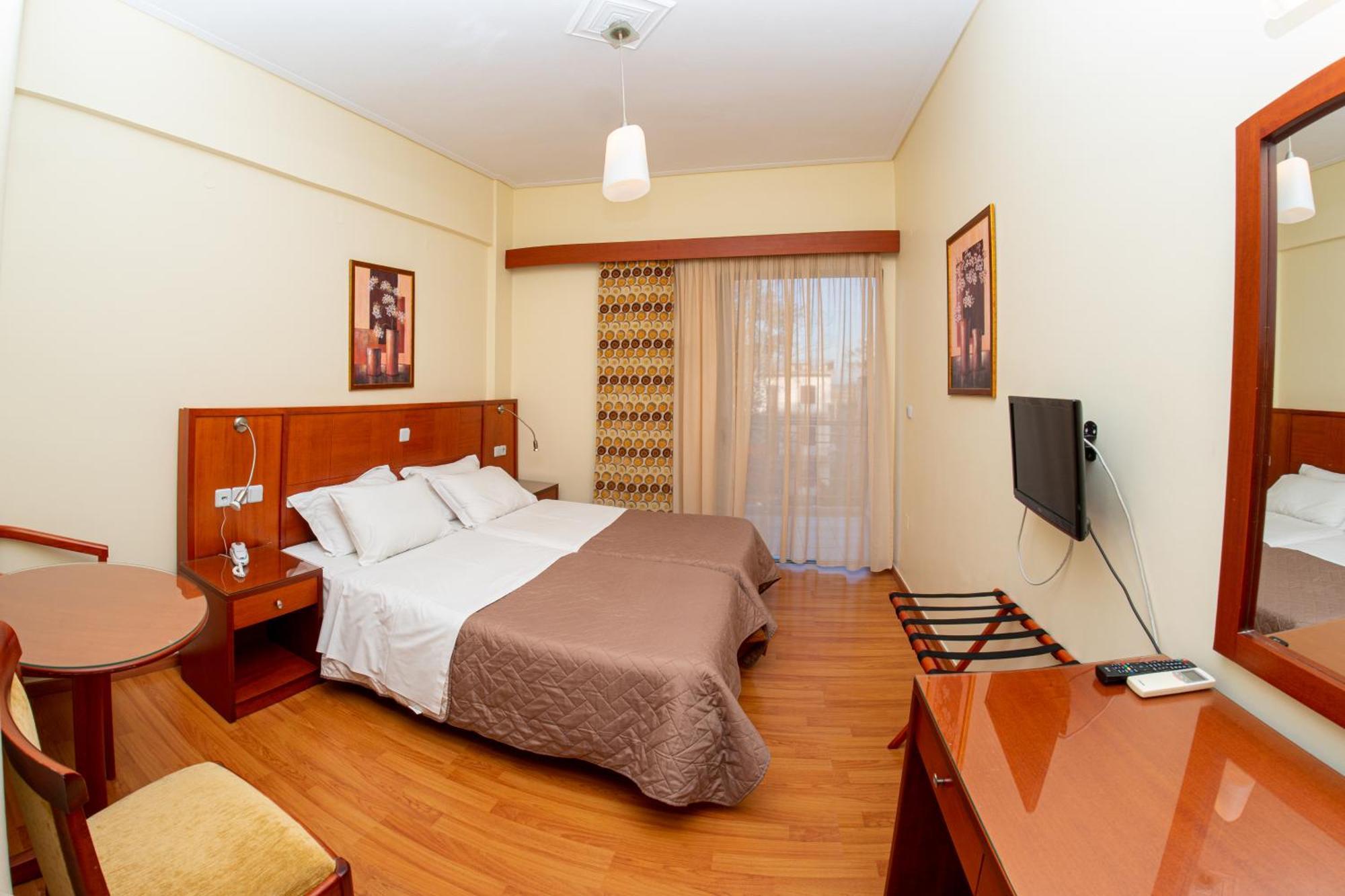 לוטרה איפטיס Hotel Ena מראה חיצוני תמונה